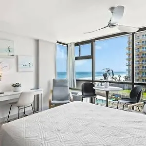 Apartment Newly Remodeled Beachfront With Pool, Daytona Beach