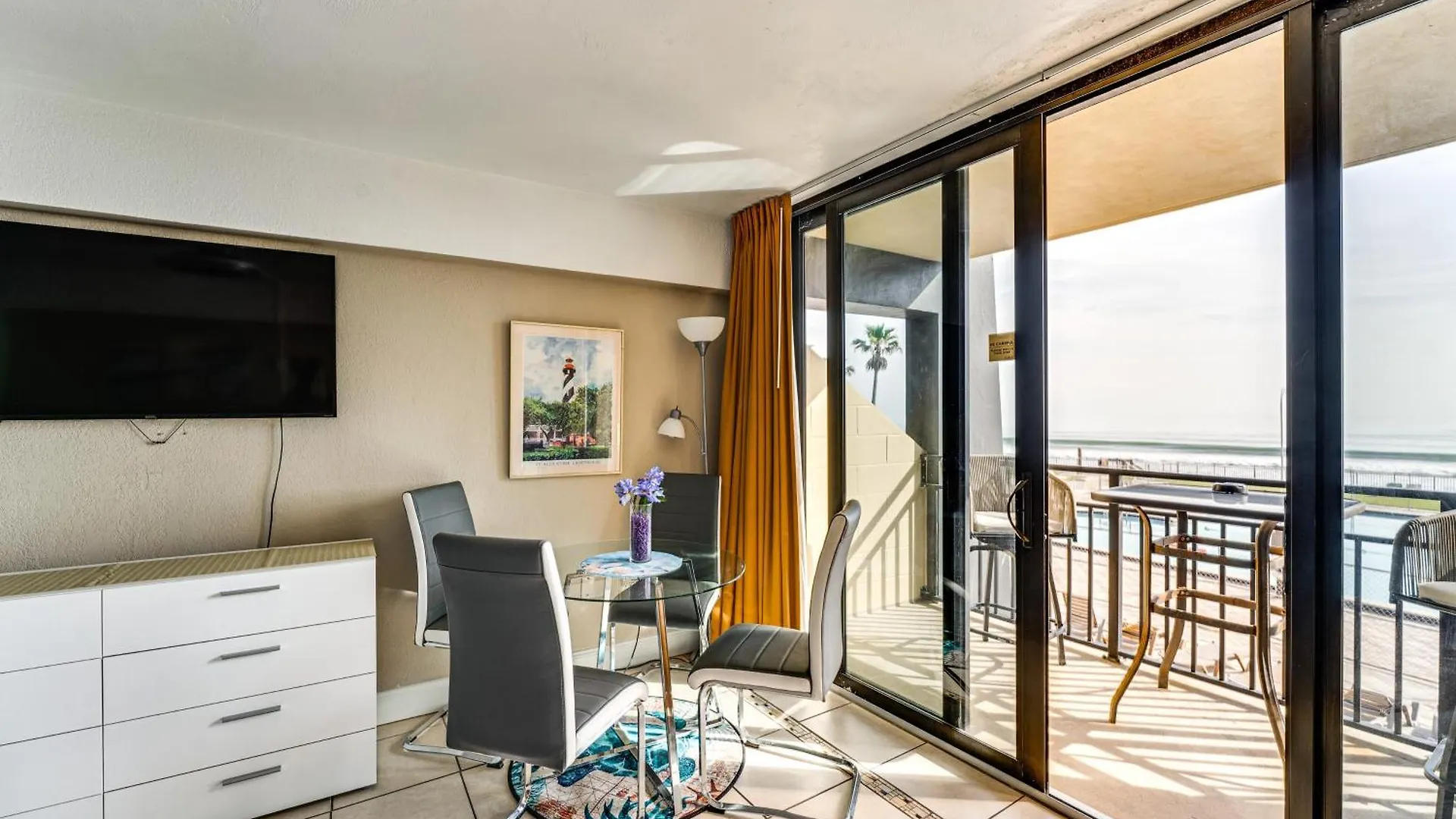 Apartment Daytona Beach Resort Studio With Beach Access!